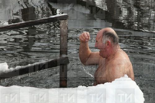 С бавлинцами поделились об идеальном времени для купания в крещенской проруби