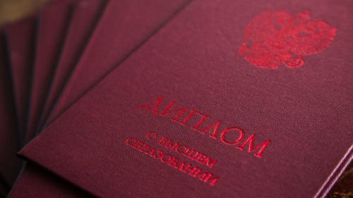 Опрос: сколько россиян считают, что уровень образования влияет на размер зарплаты
