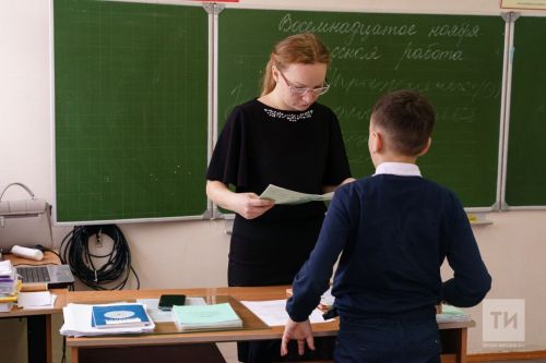 В России учителей могут освободить от проверок домашних заданий школьников