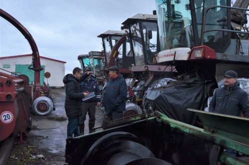 В Бавлинском районе проверили поставку сельхозтехники на зимнее хранение