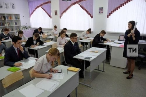 В России введено ограничение для школьников на использование смартфонов на уроках