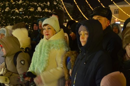 В Бавлах зажгли огни на главной ёлке