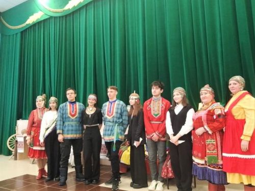 Бавлинские школьники знакомятся с традиционными чувашскими нарядами