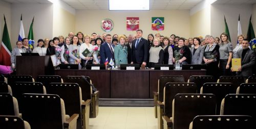 Ильяс Гузаиров провел конференцию с профсоюзными коллективами Бавлинского района