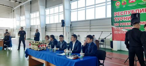 В Бавлах проходит республиканский турнир по греко-римской борьбе на призы главы района