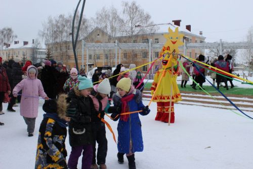 На центральной площади Бавлов жители встретили Масленицу