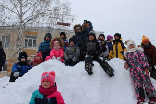 На центральной площади Бавлов жители встретили Масленицу