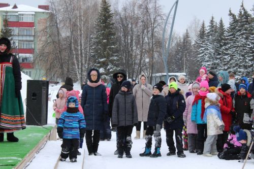 На центральной площади Бавлов жители встретили Масленицу