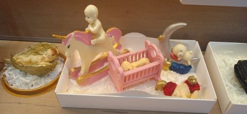 Бавлинка делает разные фигурки из шоколада
