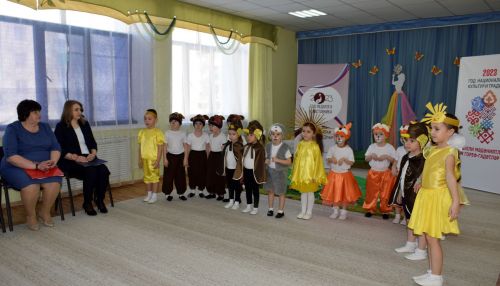 Баулының рус телле  тәрбиячеләре татарча да сөйләшә һәм эшли