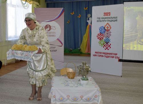 Баулының рус телле  тәрбиячеләре татарча да сөйләшә һәм эшли