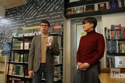Нина Самарина презентовала дебютную книгу