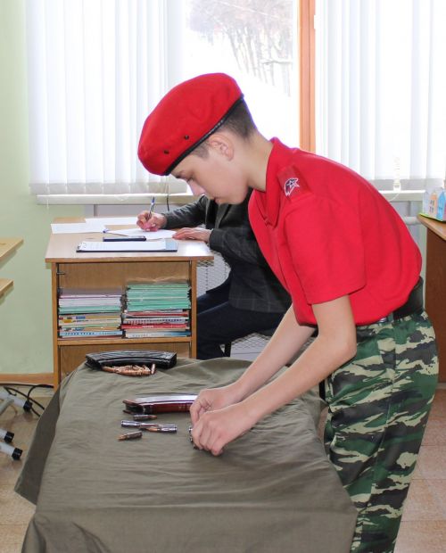 Песни и строй бавлинских юнармейцев
