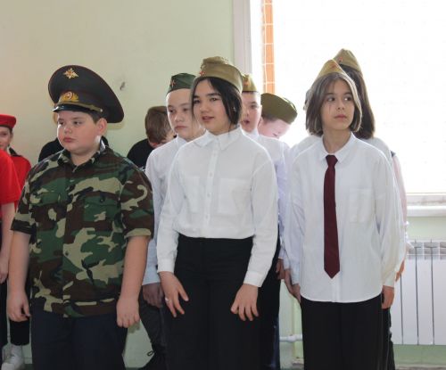 Песни и строй бавлинских юнармейцев