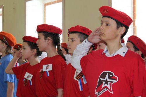Песни и строй бавлинских юнармейцев