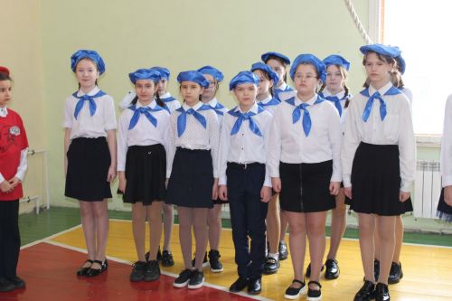 Песни и строй бавлинских юнармейцев