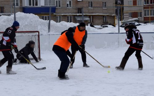 Бавлинцы вышли на лёд в валенках