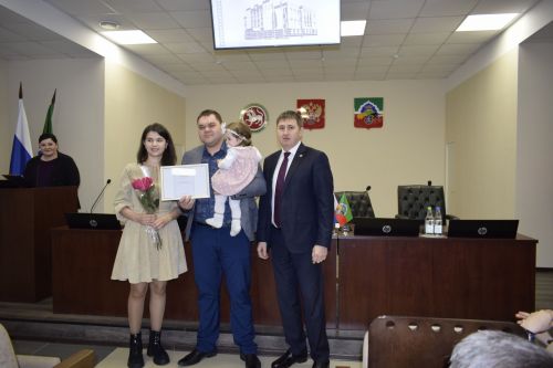 Три бавлинские семьи получили господдержку на приобретение жилья