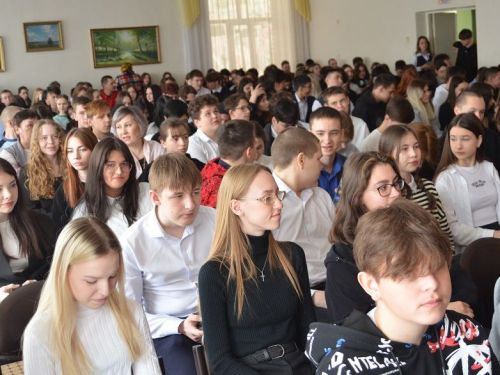 В Бавлах проходит ярмарка вакансий учебных и рабочих мест