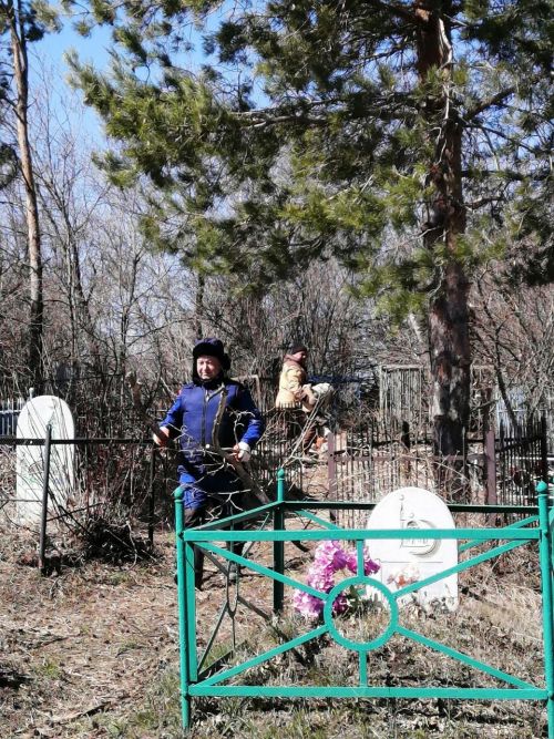 Сделали благое дело: В бавлинском селе очистили кладбище