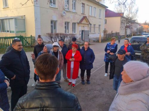 Жители домов по улице Гоголя в ожидании обновлённого двора