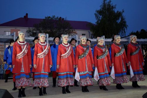 День Победы в Бавлах завершился салютом