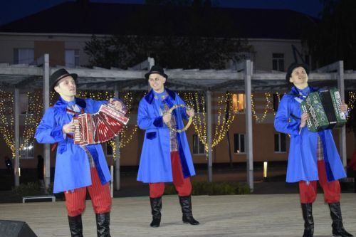 День Победы в Бавлах завершился салютом