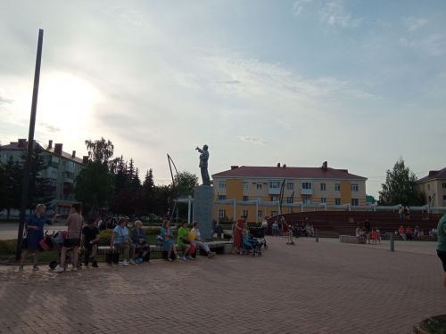 В Бавлах прошёл праздничный концерт в честь Дня российского предпринимательства