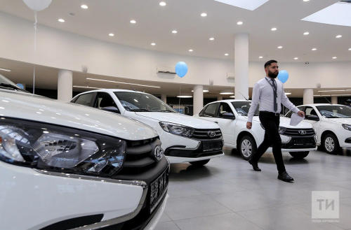 В апреле продажи легковых автомобилей в России выросли почти в 3 раза