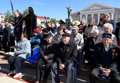 В Бавлах отмечают День Победы