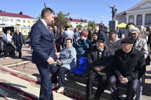 В Бавлах отмечают День Победы