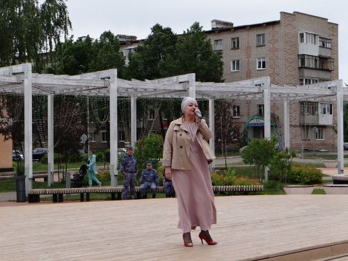 Патриотический флешмоб объединил бавлинцев в День России