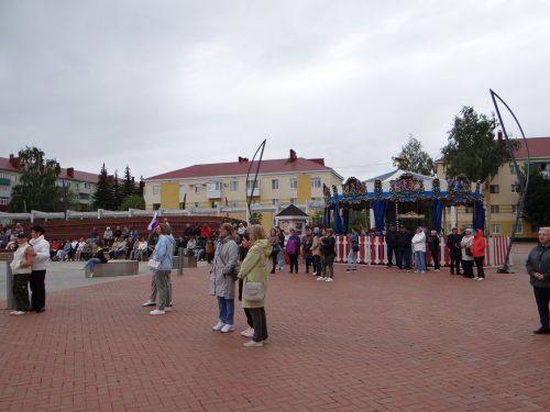 Патриотический флешмоб объединил бавлинцев в День России