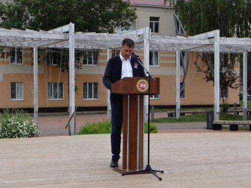 Патриотический флешмоб объединил бавлинцев в День России