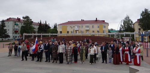 Патриотический флешмоб объединил бавлинцев в День России