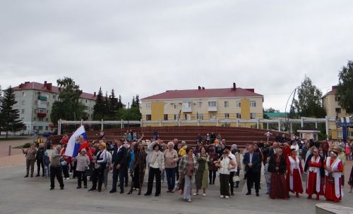 Патриотический флешмоб объединил бавлинцев в День России