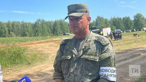На полигоне казанского танкового училища проходят учения по вождению танка под водой
