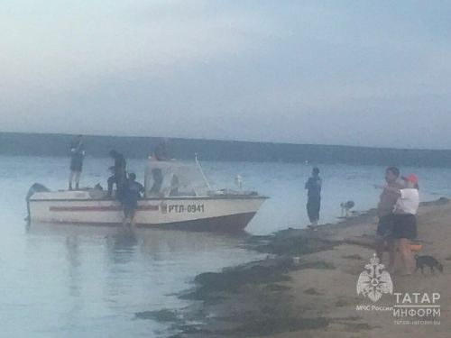 В Татарстане водолазы подняли тело мужчины, который упал в воду с сапборда и утонул