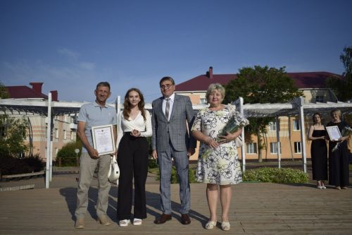 В Бавлинском районе чествовали семейную пару и школьников-медалистов