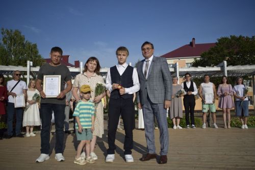 В Бавлинском районе чествовали семейную пару и школьников-медалистов
