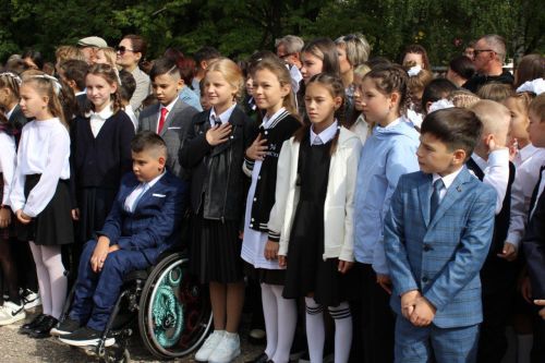 Начало нового учебного года отметили торжественной линейкой во второй школе Бавлов (фотогалерея)