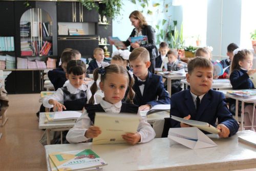 Начало нового учебного года отметили торжественной линейкой во второй школе Бавлов (фотогалерея)