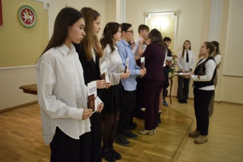 В день Конституции бавлинцы получили паспорта