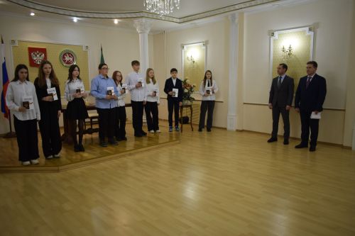 В день Конституции бавлинцы получили паспорта