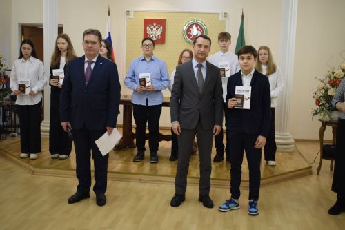 В день Конституции бавлинцы получили паспорта