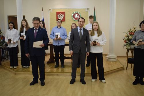 В день Конституции бавлинцы получили паспорта
