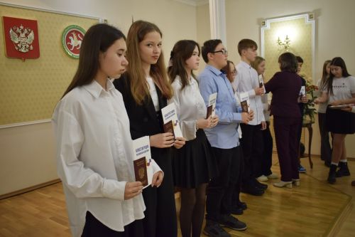 В день Конституции бавлинцы получили паспорта