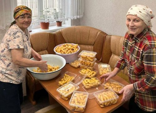 Волонтеры из Бавлов и Башкортостана собрали вкусные посылки для бойцов-сирот