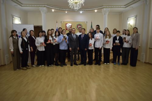 В день Конституции бавлинцы получили паспорта