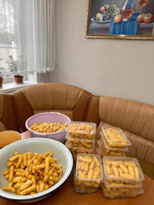Волонтеры из Бавлов и Башкортостана собрали вкусные посылки для бойцов-сирот